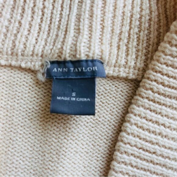 Ann Taylor Womens Cardigan Vneck Rare Merino Wool Button Casual Career Top Small - Picture 2 of 4